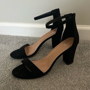 Windsor Black Ankle Strap Heels!!